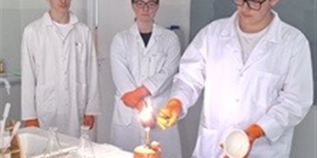 Powiększ grafikę: chemiczna-eksplozja-wiedzy-702208.jpg