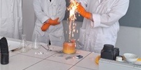 Powiększ grafikę: chemiczna-eksplozja-wiedzy-702210.jpg