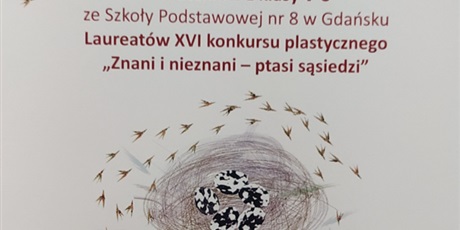 Powiększ grafikę: dyplom dla laureatów XVI konkursu plastycznego "Znani i nieznani - ptasi sąsiedzi" , pod napisem rysunek ptasiego gniazda z jajkami w środku