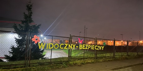 Powiększ grafikę: odblaskowa-szkola-656102.jpg